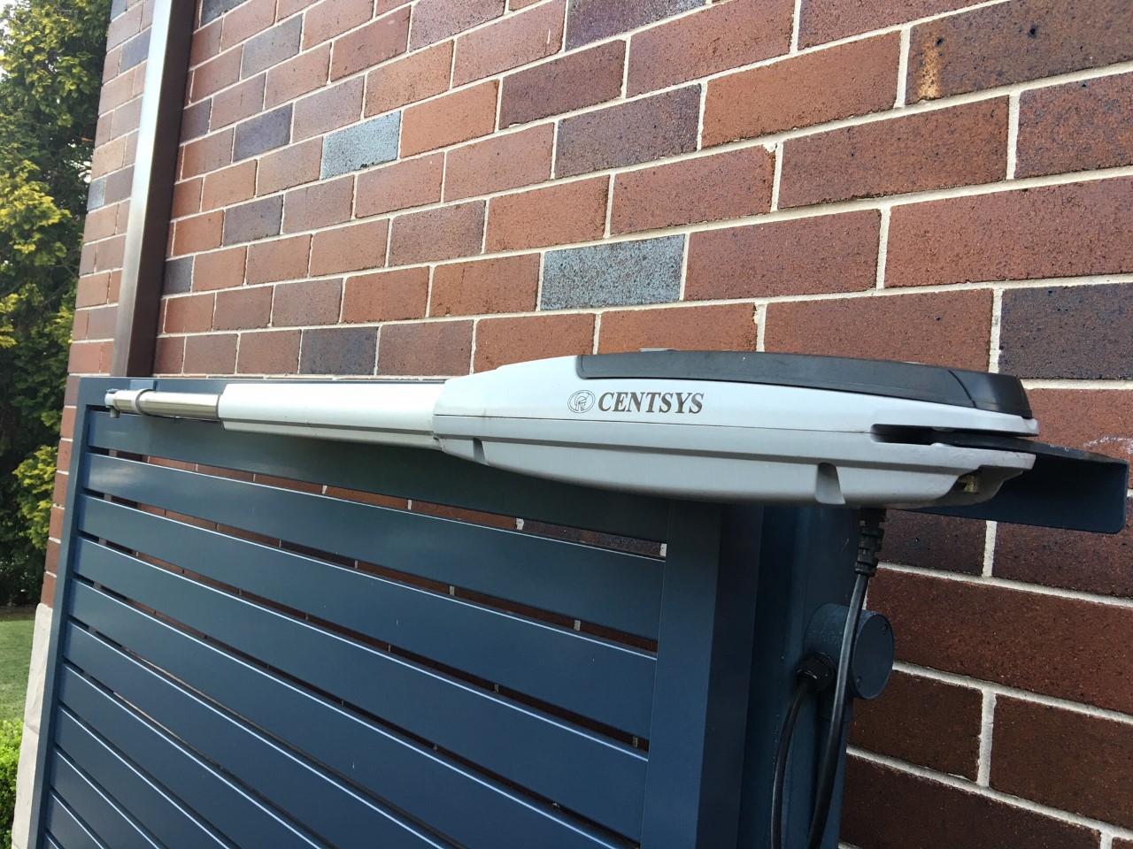 CENTSYS swing gate opener